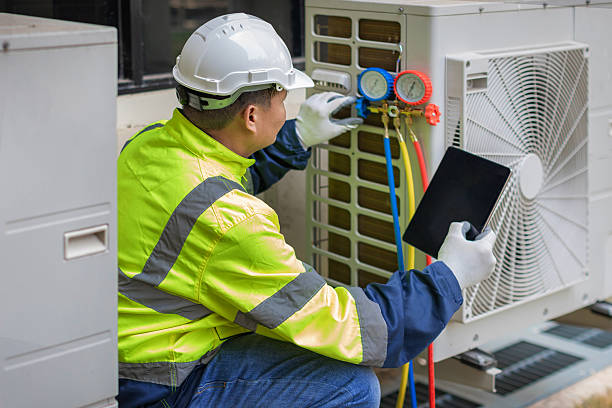 Professional Hvac technician working in Lake City, IA